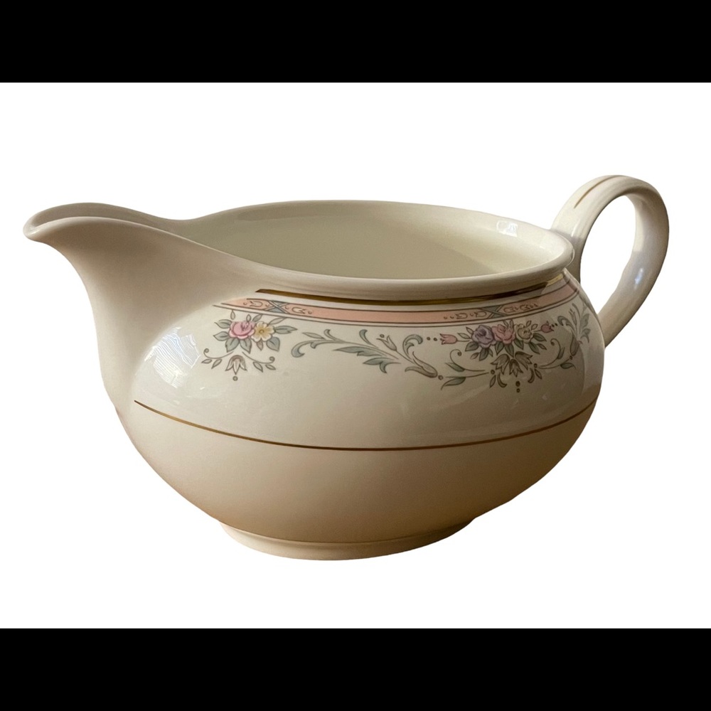 CHRISTOPHER STUART SPRING CREST BONE CHINA GRAVY BOAT IN MINT CONDITION